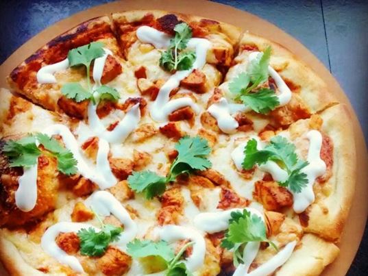 the-garage-tandoori-chicken-pizza